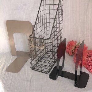 Lot 3 metal book ends black & beige & large metal wire mesh filing storage box